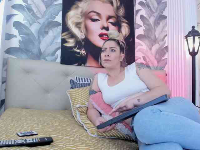 viktoria-davis webcam