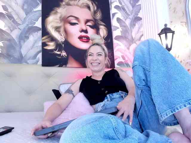 viktoria-davis webcam