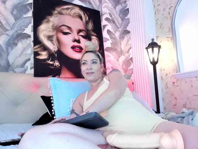 viktoria-davis webcam