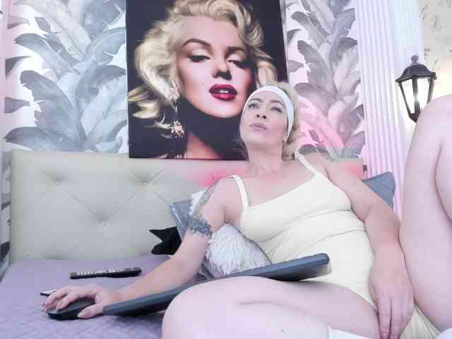 viktoria-davis webcam