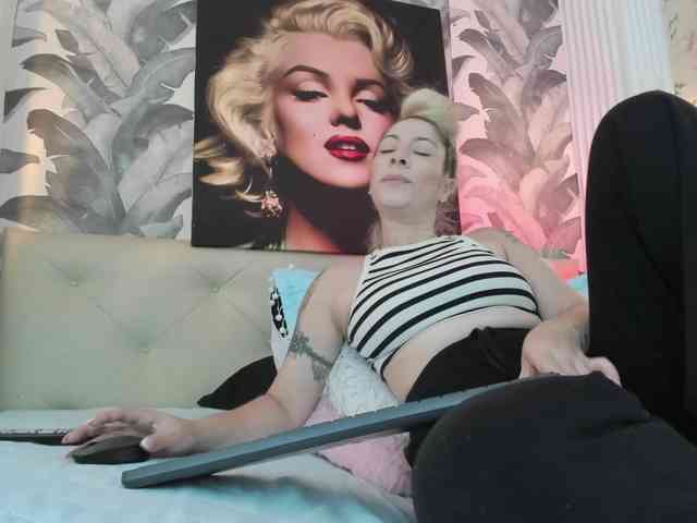 viktoria-davis webcam
