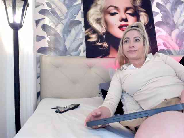 viktoria-davis webcam
