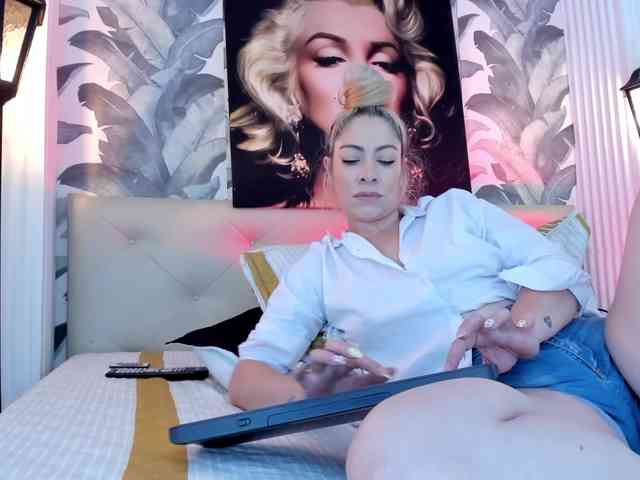 viktoria-davis webcam