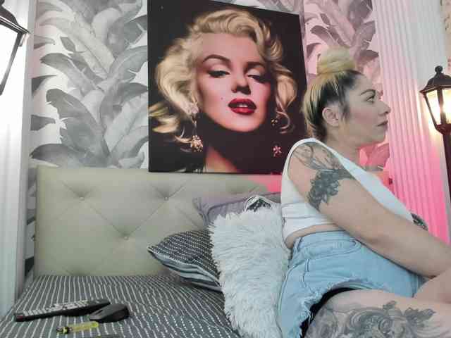 viktoria-davis webcam