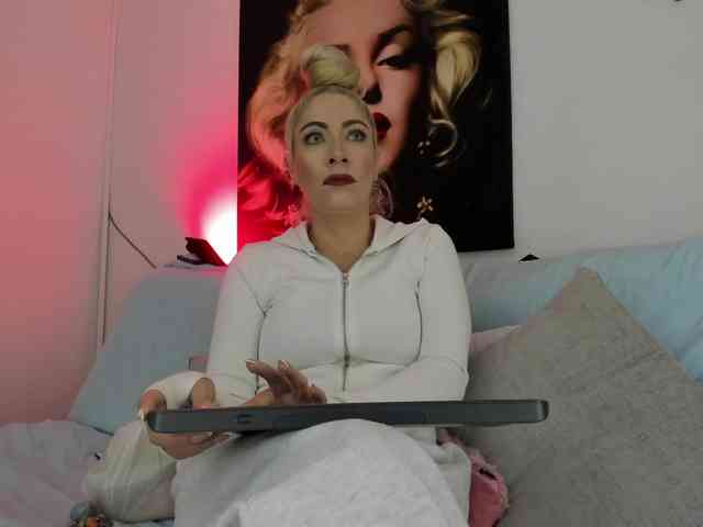 viktoria-davis webcam
