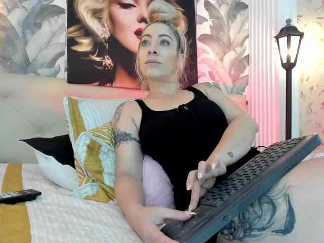 viktoria-davis webcam