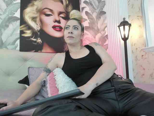 viktoria-davis Live Webcam on BongaCams