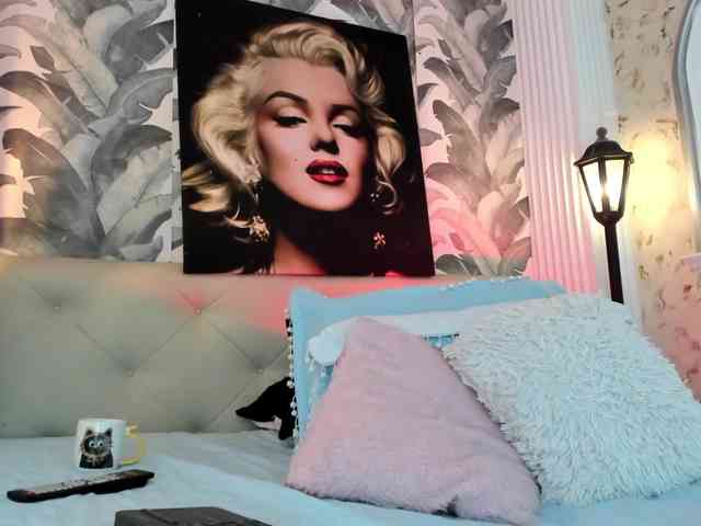 viktoria-davis's live room