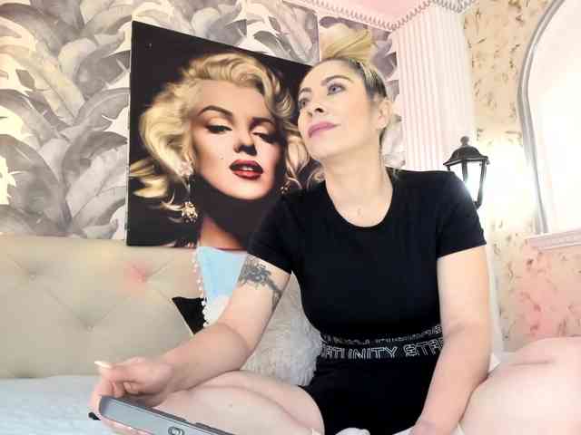 viktoria-davis webcam