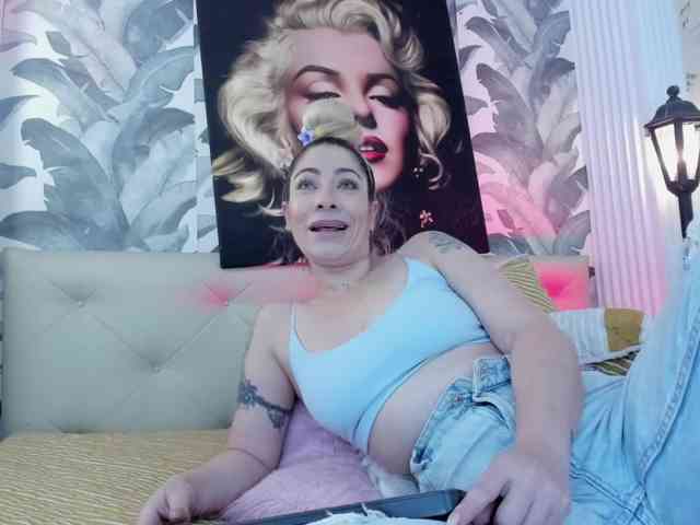 viktoria-davis webcam
