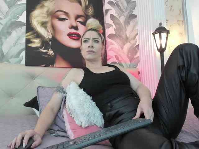 viktoria-davis Live Webcam on BongaCams