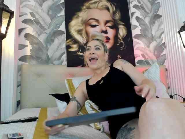 viktoria-davis webcam
