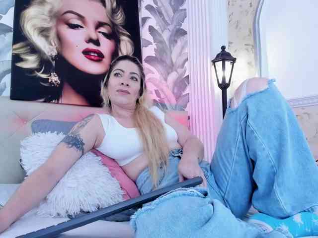 viktoria-davis webcam