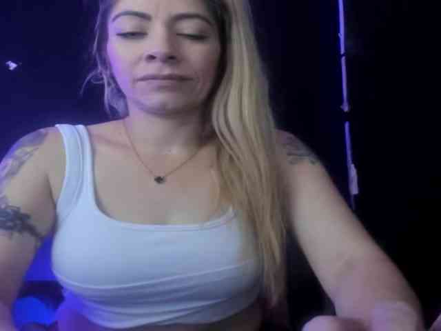 viktoria-davis webcam