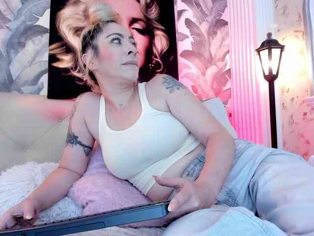 viktoria-davis webcam