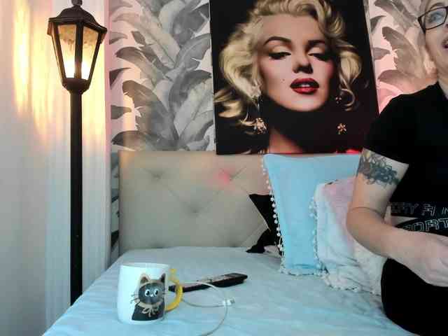 viktoria-davis webcam