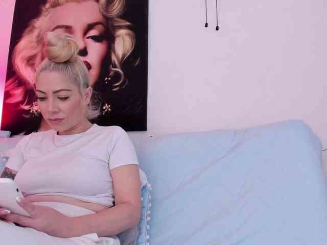 viktoria-davis Live Webcam on BongaCams