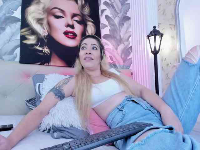 viktoria-davis webcam