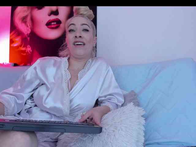 viktoria-davis webcam