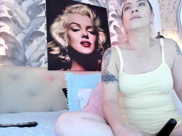 viktoria-davis webcam