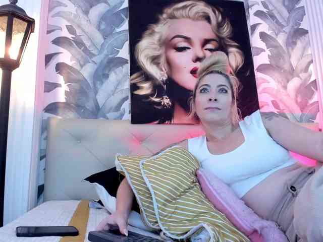viktoria-davis webcam