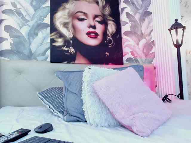 viktoria-davis's live room