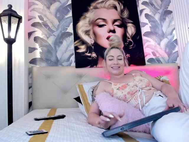 viktoria-davis webcam
