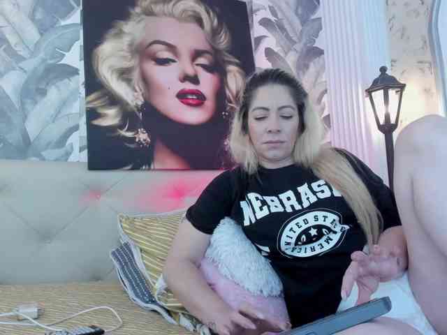 viktoria-davis webcam
