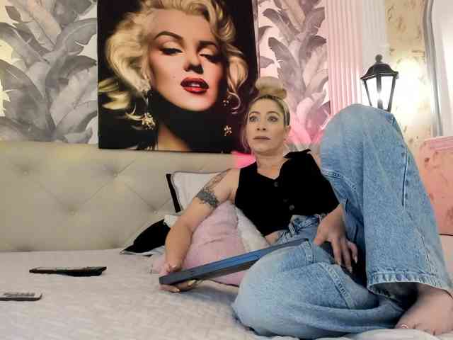 viktoria-davis webcam