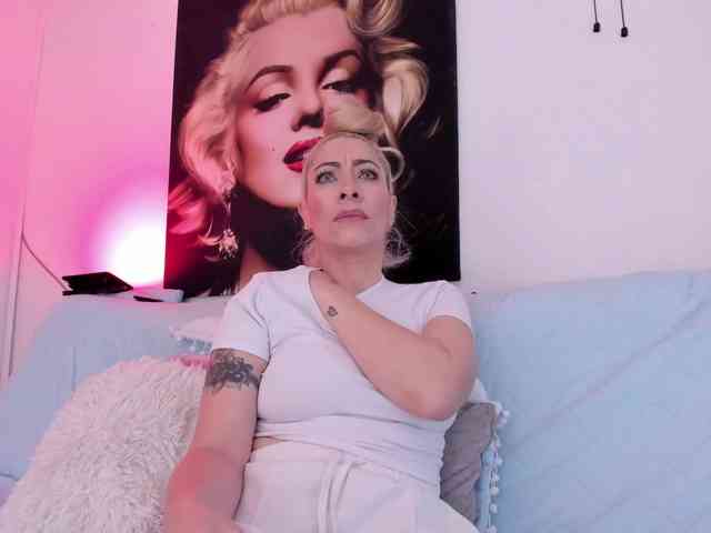 viktoria-davis webcam