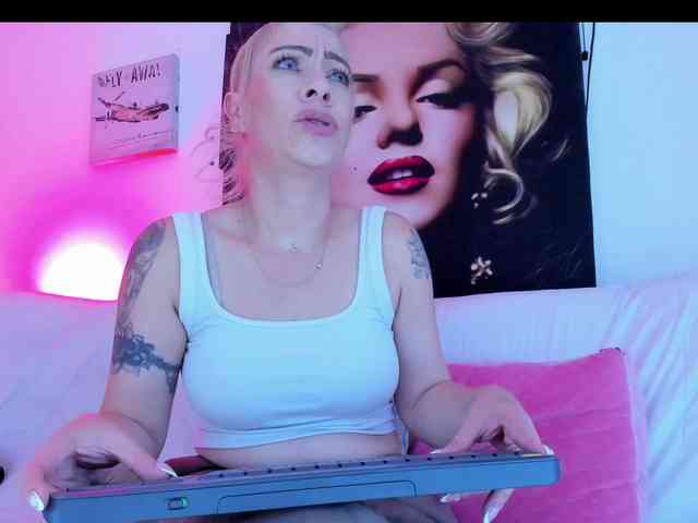 viktoria-davis Live Webcam on BongaCams