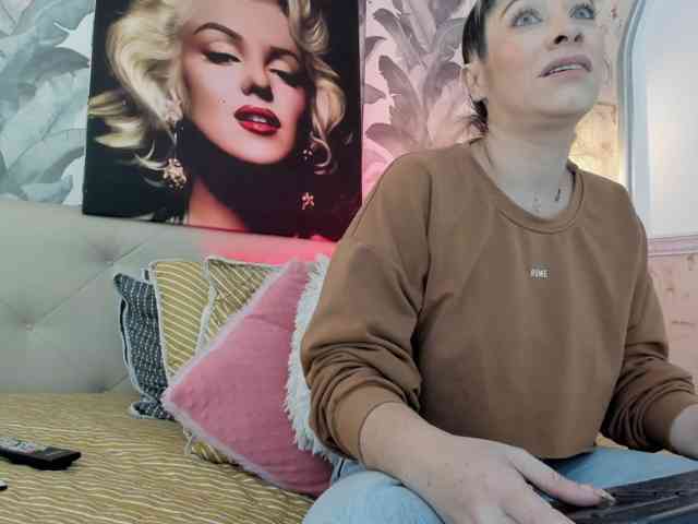 viktoria-davis webcam