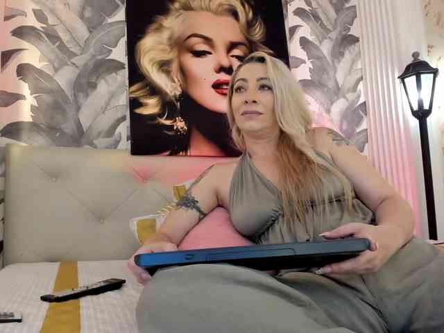 viktoria-davis webcam