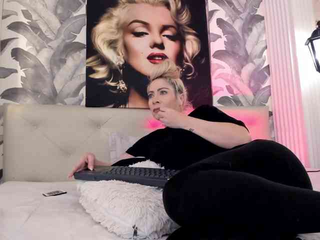 viktoria-davis webcam