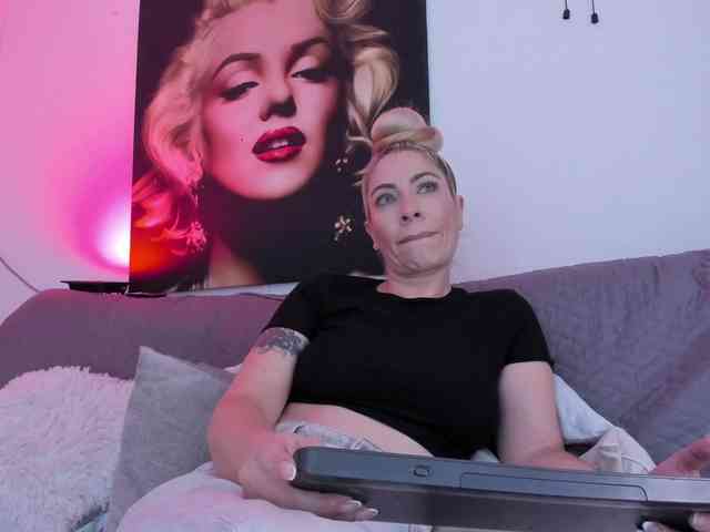 viktoria-davis webcam