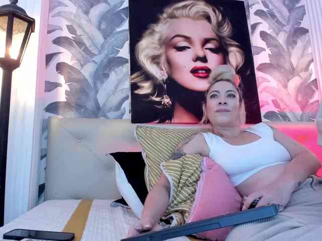 viktoria-davis webcam