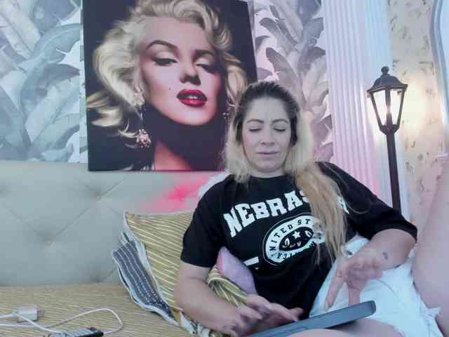viktoria-davis webcam