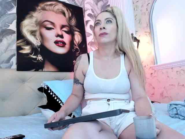 viktoria-davis webcam