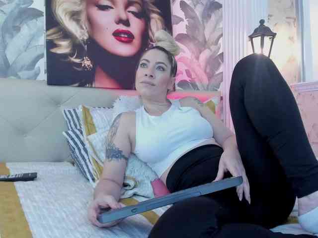 viktoria-davis webcam