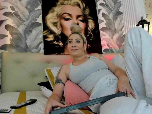 viktoria-davis webcam