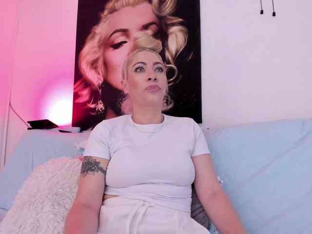 viktoria-davis Live Webcam on BongaCams