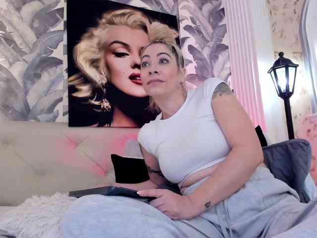 viktoria-davis webcam