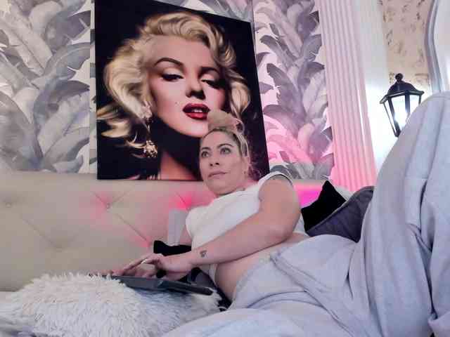viktoria-davis webcam