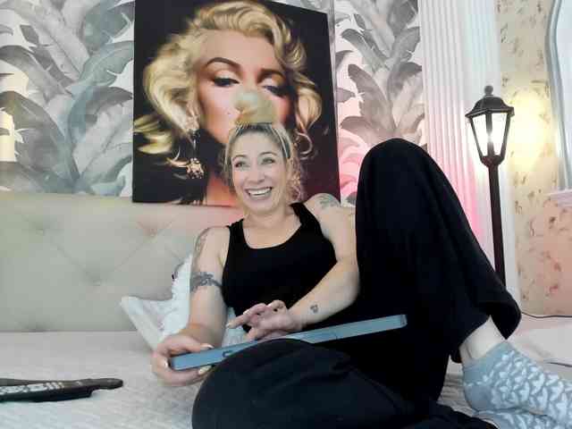 viktoria-davis webcam