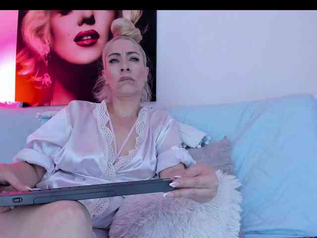 viktoria-davis webcam