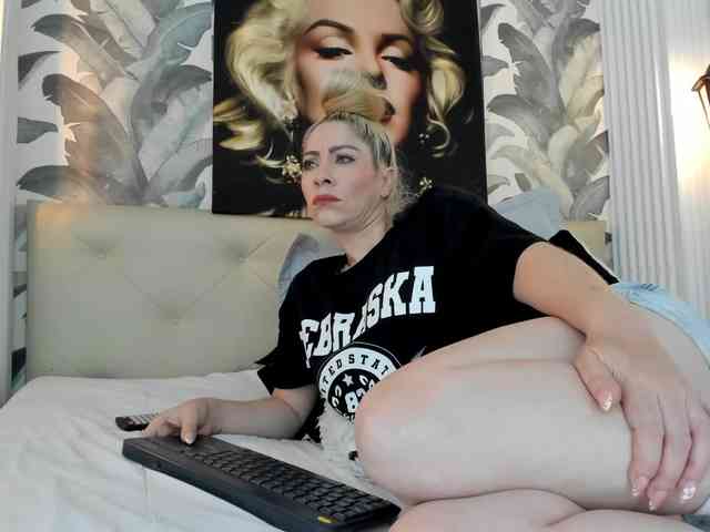 viktoria-davis webcam