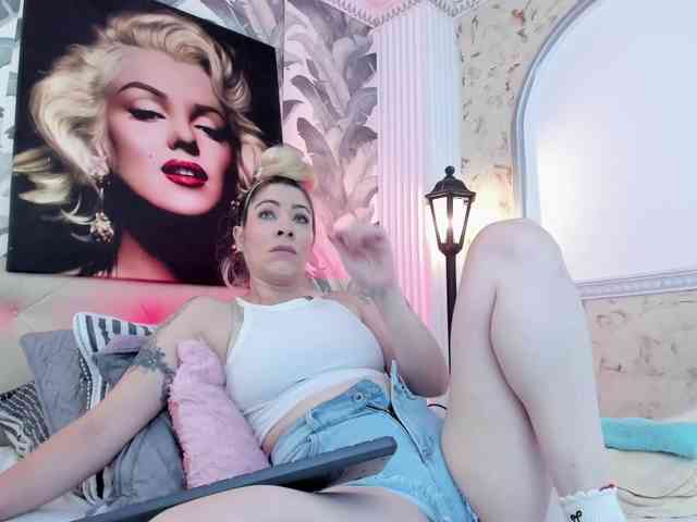 viktoria-davis webcam
