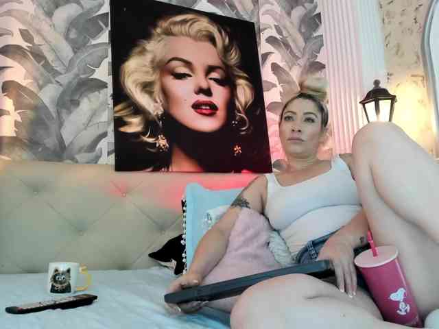 viktoria-davis webcam