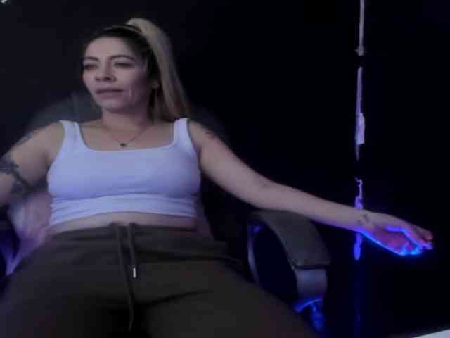 viktoria-davis webcam