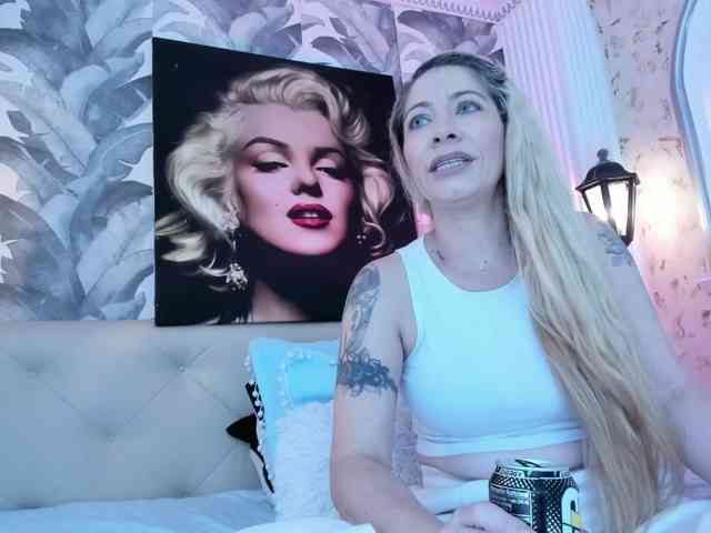 viktoria-davis webcam